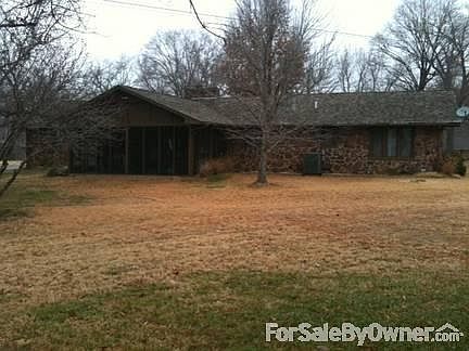 back of the house
						:
						You can see the porch off the back.....