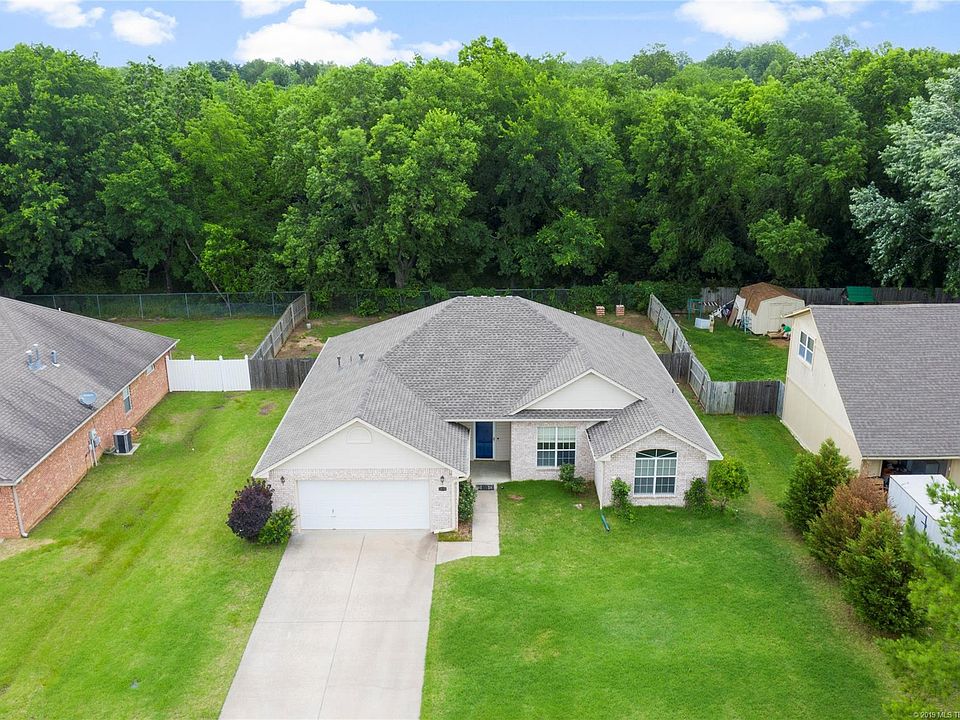 1st image of 2610 Parkwood Dr