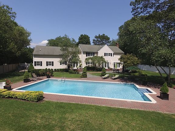 3rd image of 4 Danielle Dr