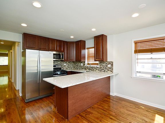 2nd image of 6459 N Wayne Ave #2