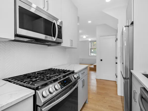 88 Chelsea St #1B, Boston, MA 02128
