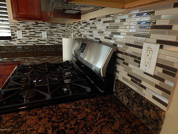 3rd image of 792 N Highlands Grove Ln