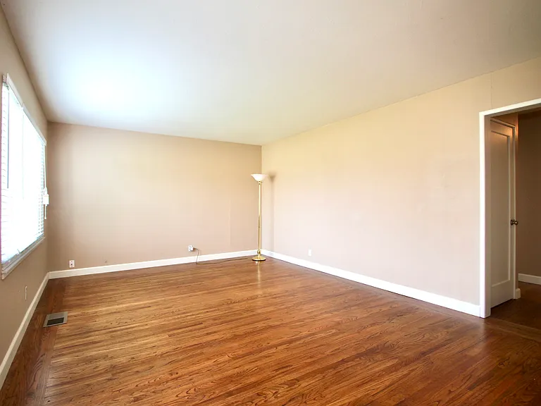15539 Vassar Ave — Photo 5