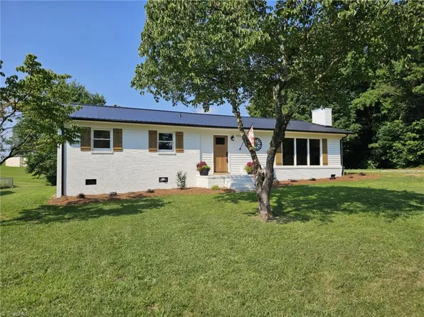 4353 Valley View Rd, Thomasville, NC 27360