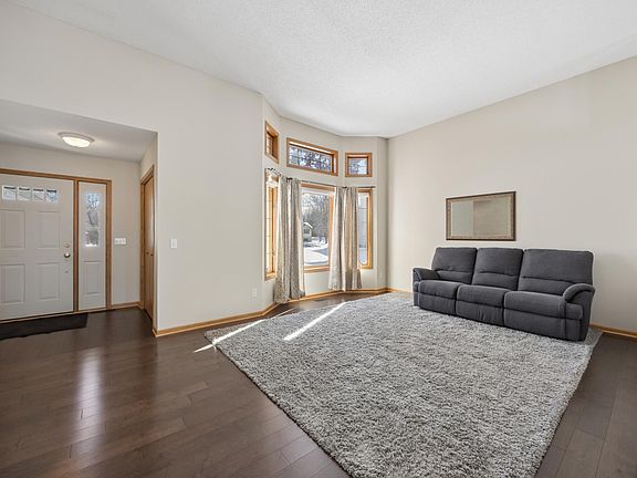 3rd image of 10160 Taylor Ct NE
