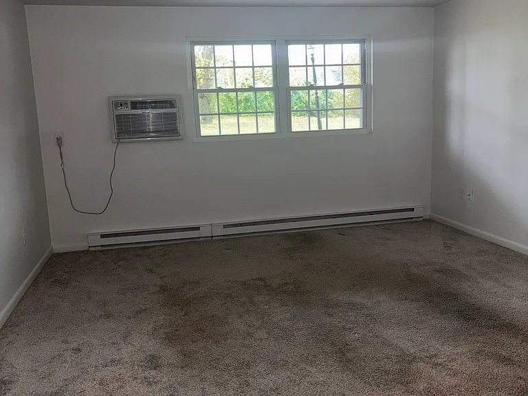 Governor Weare Apartments — Photo 26