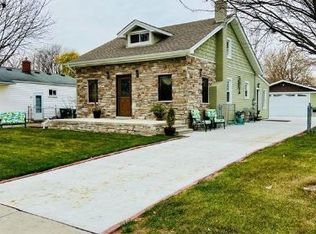 22121 Dorion St, Saint Clair Shores, MI 48082