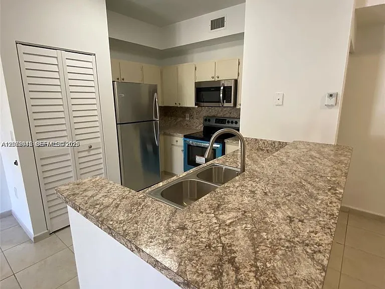 7240 NW 114th Ave #305 — Photo 4