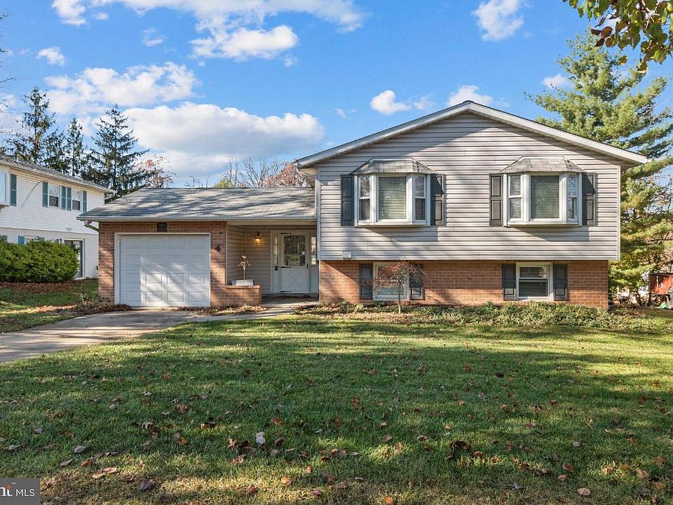 1st image of 4 York Mills Ct