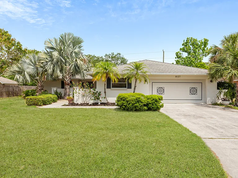 8127 Timber Lake Ln — Photo 2