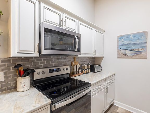 3rd image of 124 Westhaven Dr. #3G
