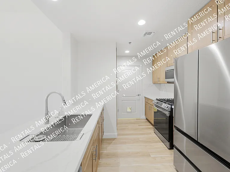 2302 N Central Ave #409 — Photo 4