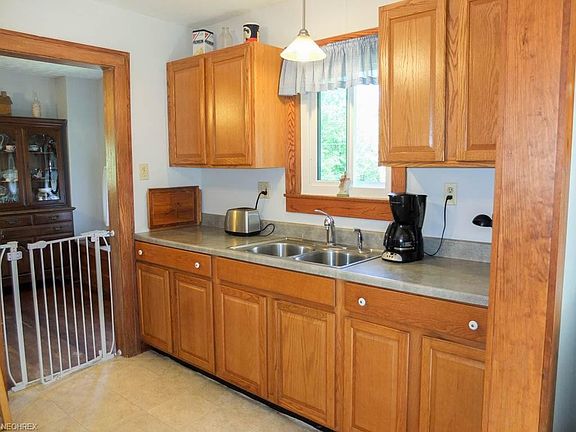 4th image of 6750 Northlawn Ave NE