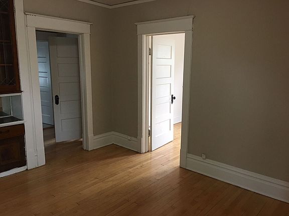 5th image of 2105 E Kenwood Blvd #0
