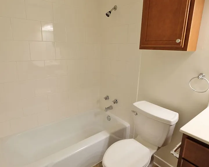 1776 St. Clair Ave — Photo 23