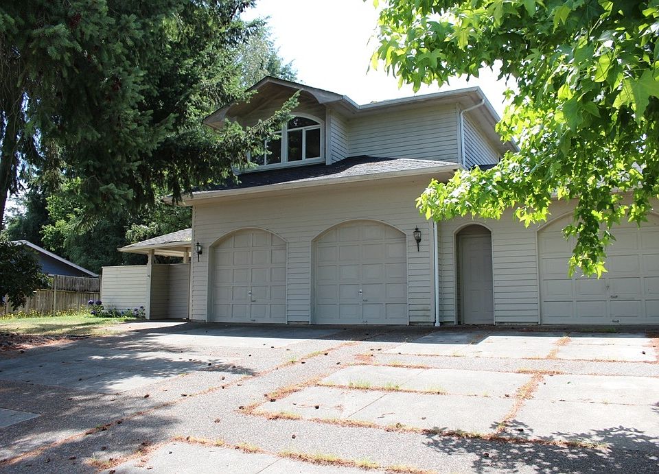 1st image of 3131 Long Lake Dr SE