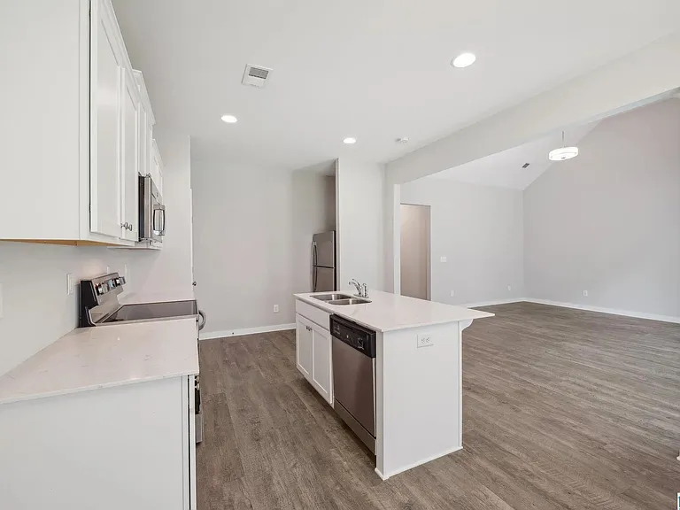 7944 Saint James Dr — Photo 25