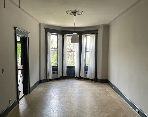 Rented by Evergreen Realty & Investments | media 7