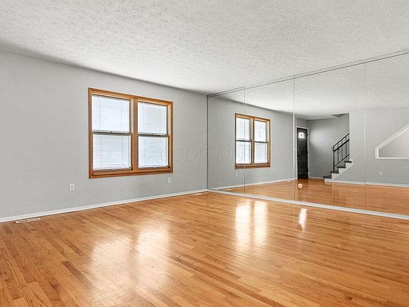 2nd image of 3813 Queen Anne Pl