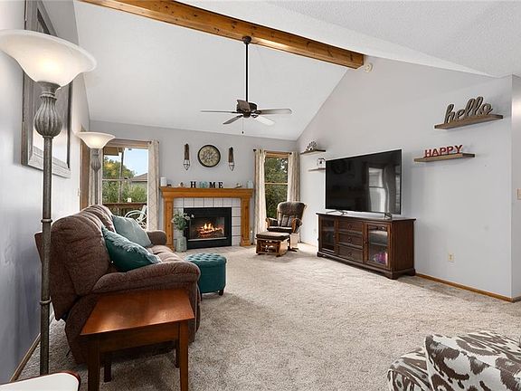 5th image of 1421 SW Highland Dr