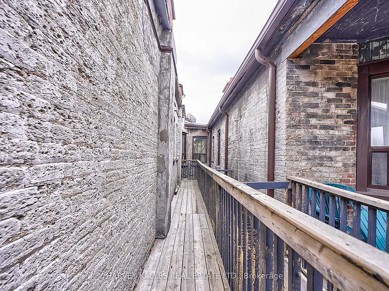 1074 Saint Clair Ave W #4 — Photo 33