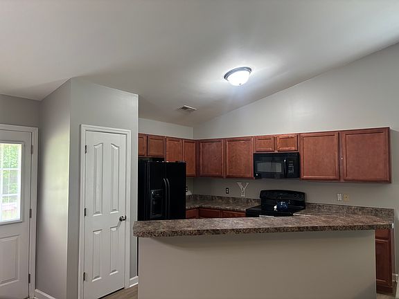 5th image of 213 Molly Ct