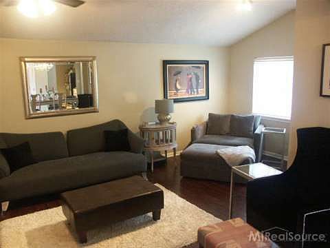 3rd image of 8110 Woodside Dr