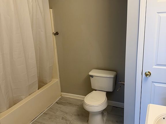 3rd image of 1461 Westdale Ln
