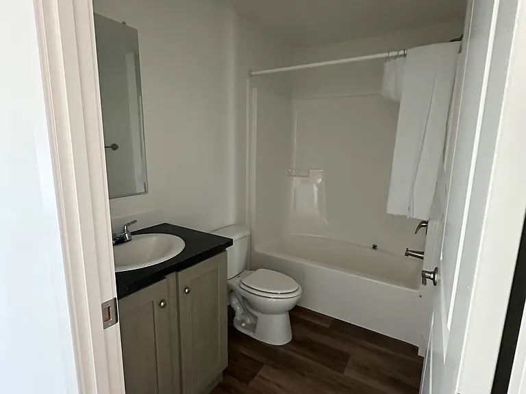 310 E 36th Pl — Photo 9