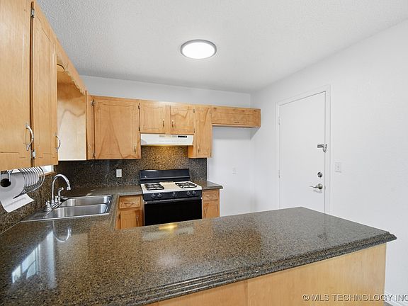 4th image of 3102 N Troost Ave