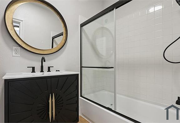 3rd image of 1609 1/2 W 49th St