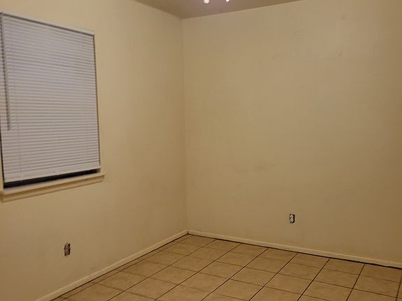 5th image of 3116 Oak Dr