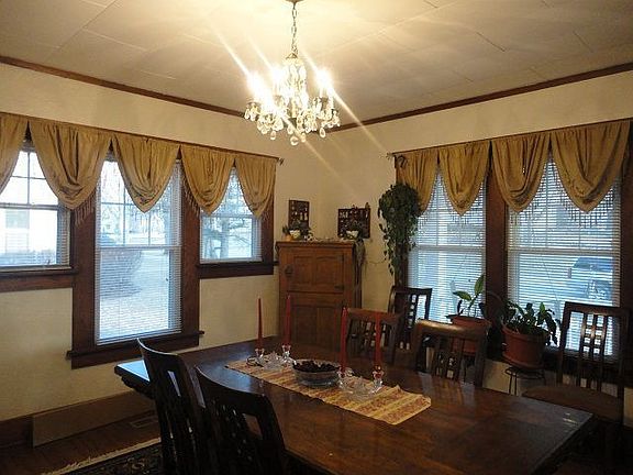 Beautiful wood floors & trim throughout!!