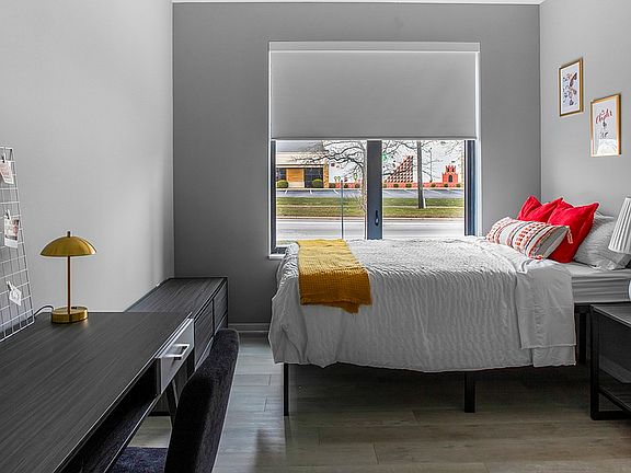 third-bloomington-gallery-apt-17