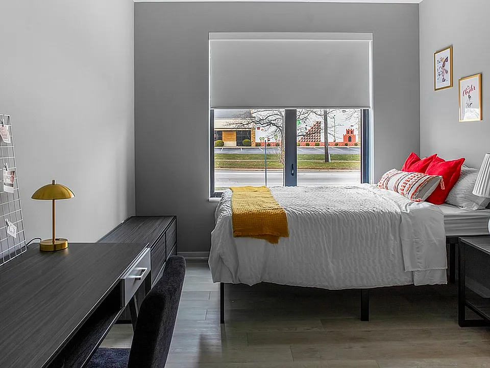 third-bloomington-gallery-apt-17