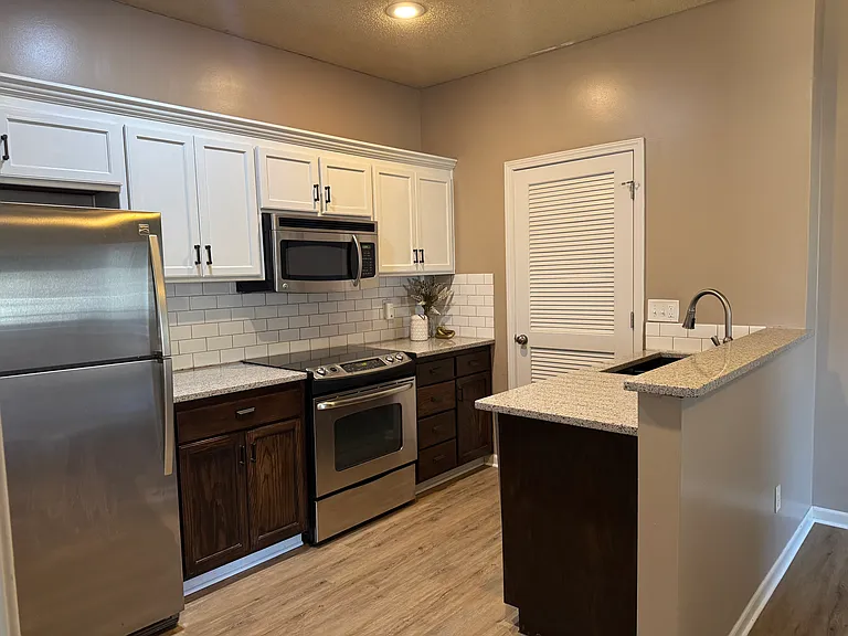 15953 S Crestview Dr — Photo 1