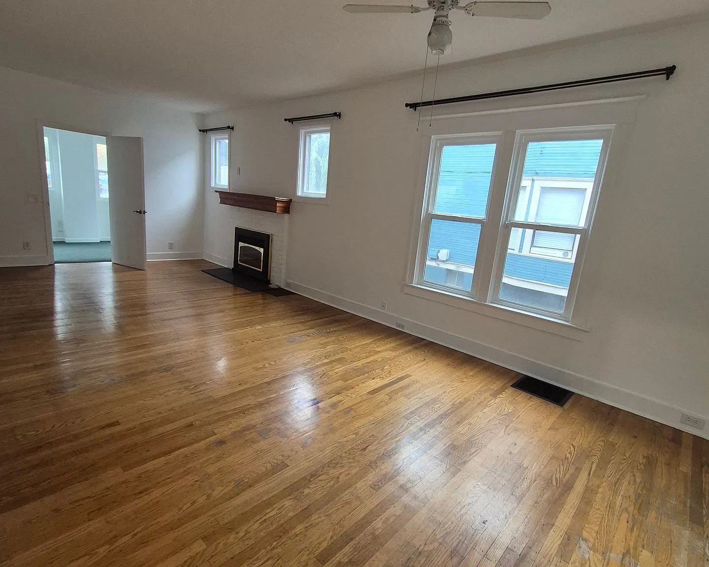 **Coming Soon** Belmont 2 bedroom/ 1.5 bath house with office,perfect for a live/ work situation ... — Photo 2