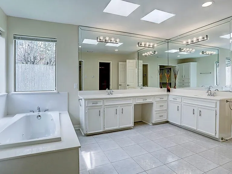 13819 Starhill Ct — Photo 15