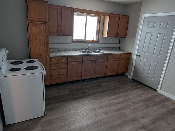 4th image of 289 Pine St S #1