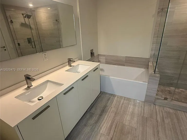 1300 Brickell Bay Dr #707 — Photo 3