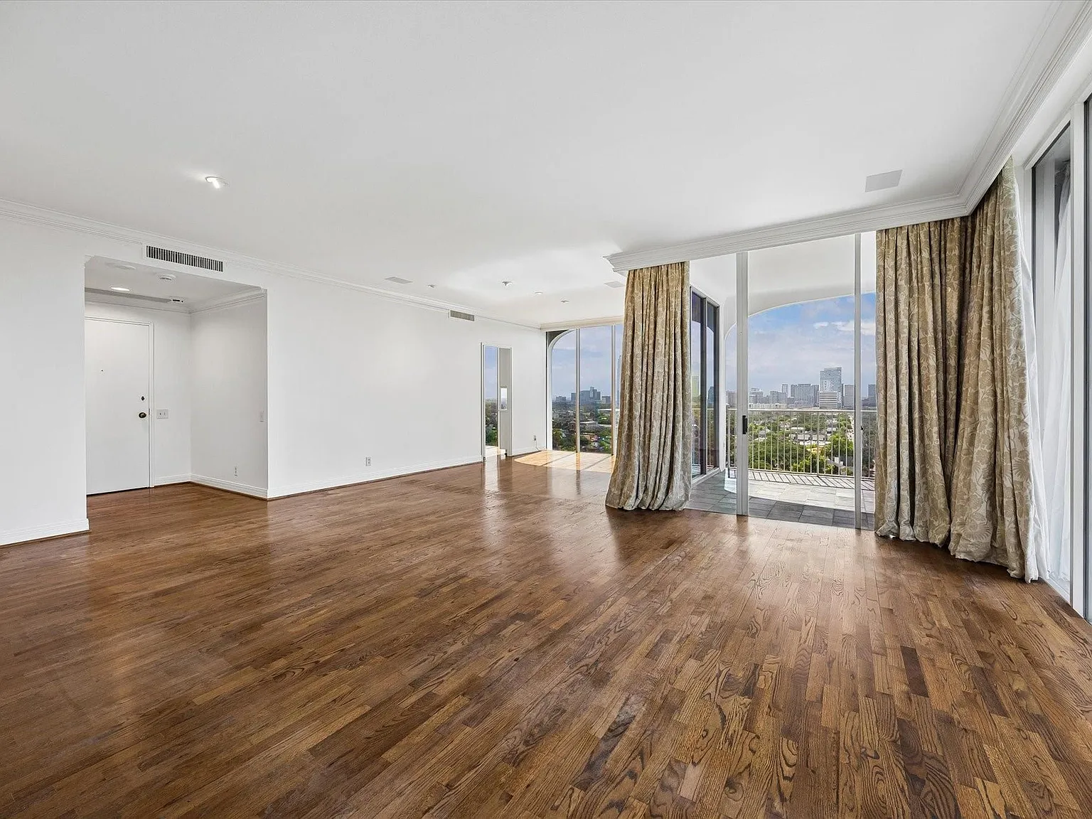 2 bed, 2.5 bath, 1865 sqft, $6,500 — Photo 3