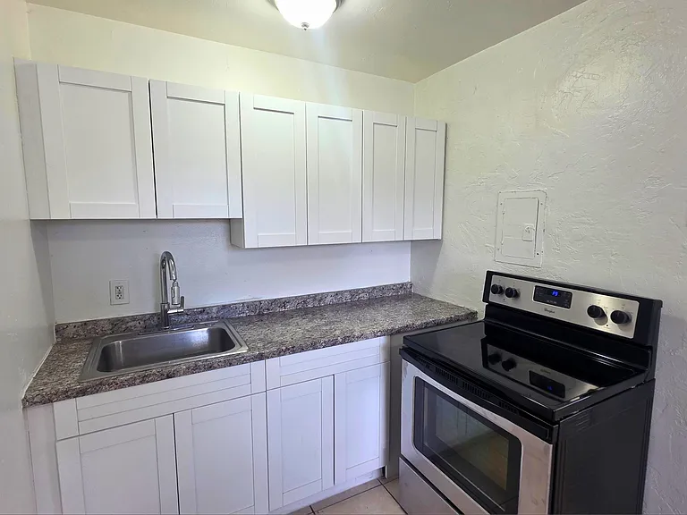 225 S B St #3 — Photo 2
