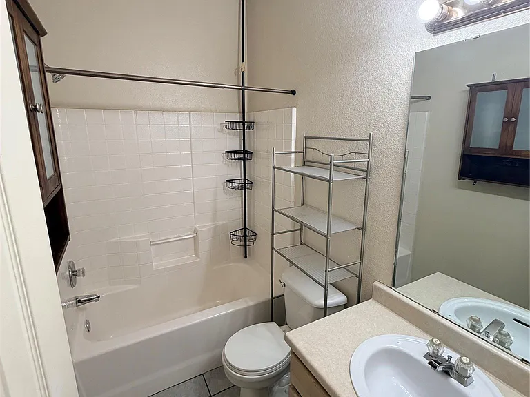 508 Tablerock Cir #B — Photo 12