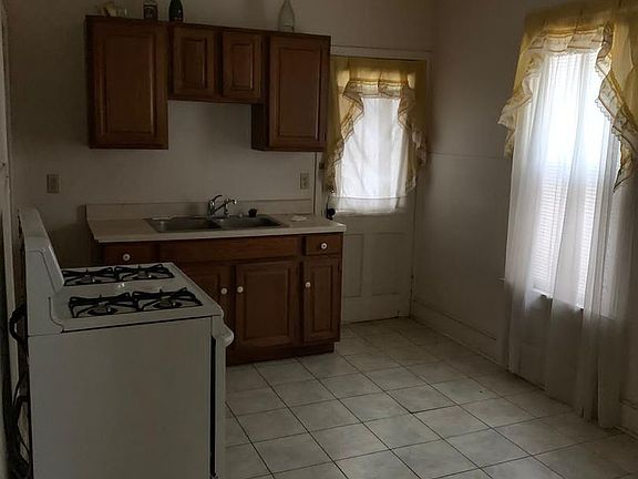 3rd image of 1942 North St Floor 2