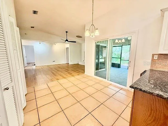 860 N Kansas Ave — Photo 9