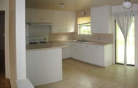 4th image of 1412 Duval Dr