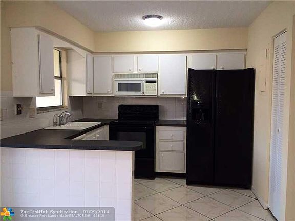 3rd image of 1100 SE 4th Ave APT 21