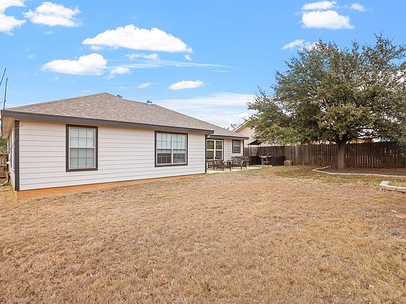 5th image of 205 Green Oaks Loop