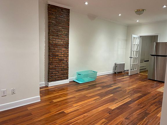 4th image of 3755 E Tremont Ave