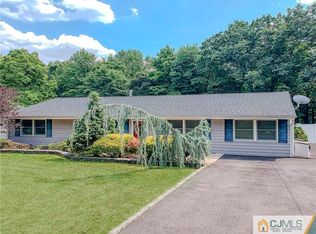 29 Stockton Rd S, Kendall Park, NJ 08824